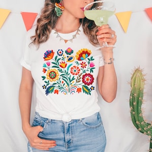 Mexican Folklore Flower tshirt, Floral T-shirt, Flower Lover Shirt, Mom Gift, Mexican Embroidery Flower Print, Regalo para Madre